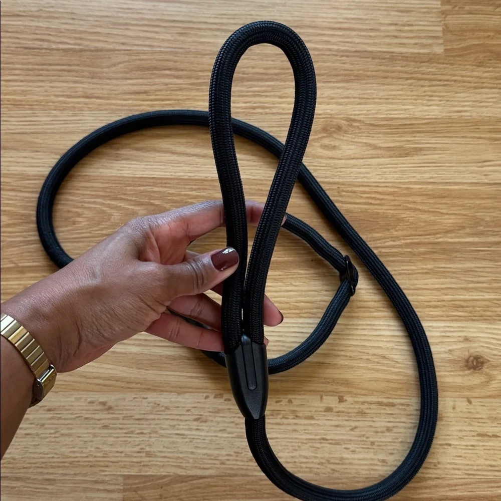 NWOT Slip Dog Leash + Waste Bag Holder 🐾